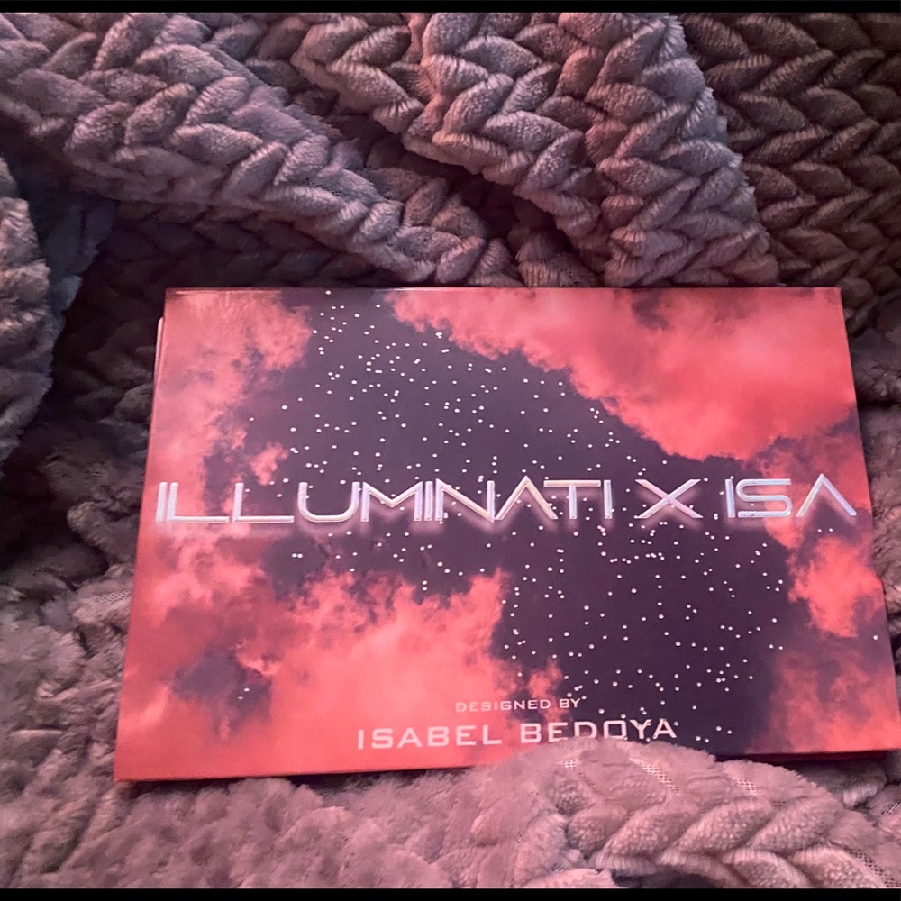 ILLUMINATI X ISA Eyeshadow Palette